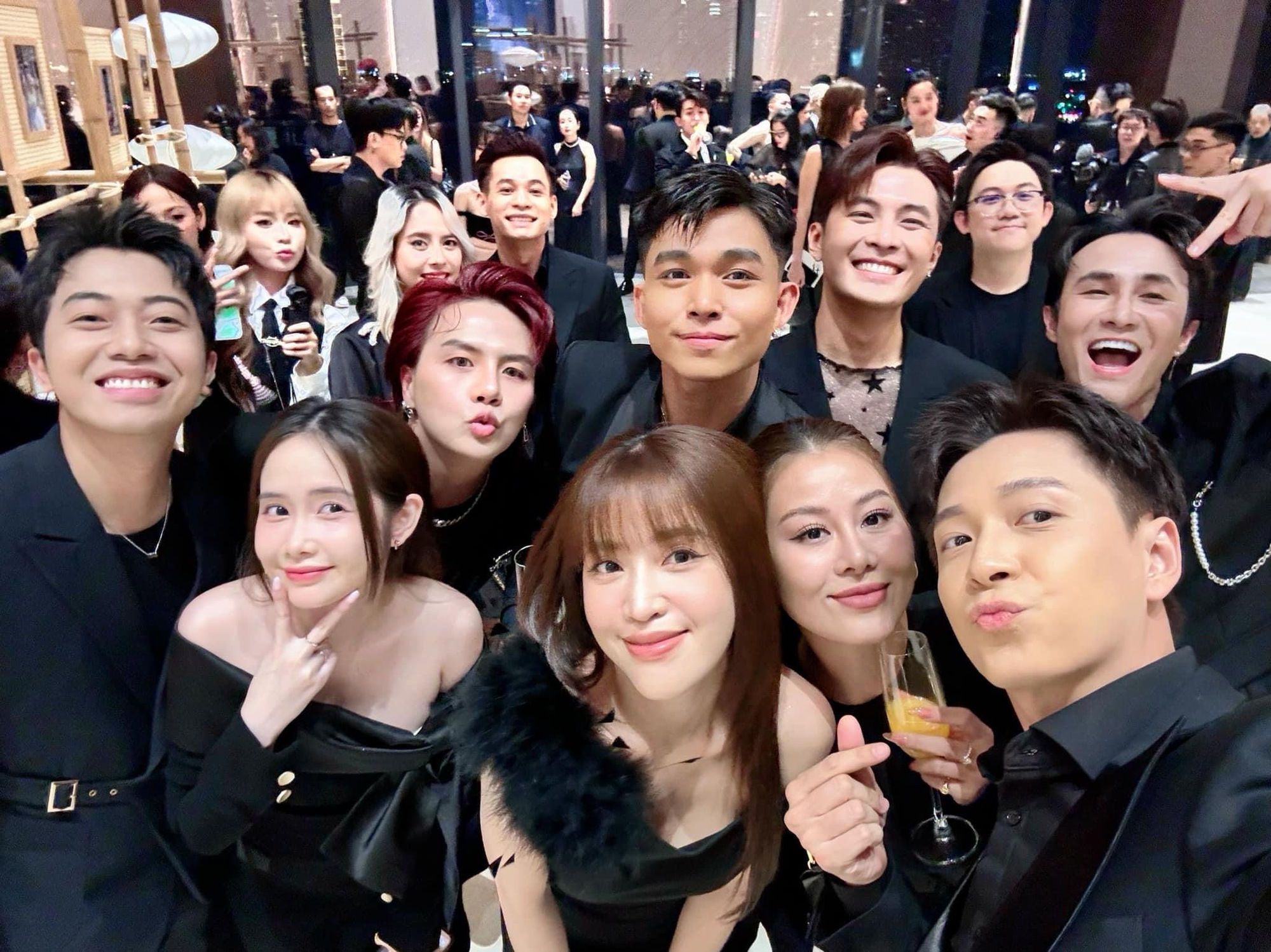 Kiều Minh Tuấn gặp sự cố ở đám cưới Minh Tú, phải đăng đàn nhờ người giải cứu gấp-3