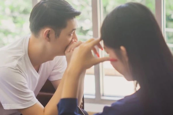 Con rể tới nhà vợ chỉ ngồi vắt chân uống nước, mẹ tôi vẫn bênh chằm chặp-2