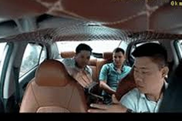 Clip: 2 vợ chồng sốc nặng khi phát hiện ra căn phòng bí mật trong nhà-1