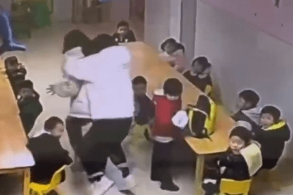 Tiết lộ tiền học cho con lớp 7 cả tháng bằng 1 cốc trà sữa, bà mẹ ở TP.HCM bị ném đá: Giải thích ra sao mà nhận ngàn like?-2