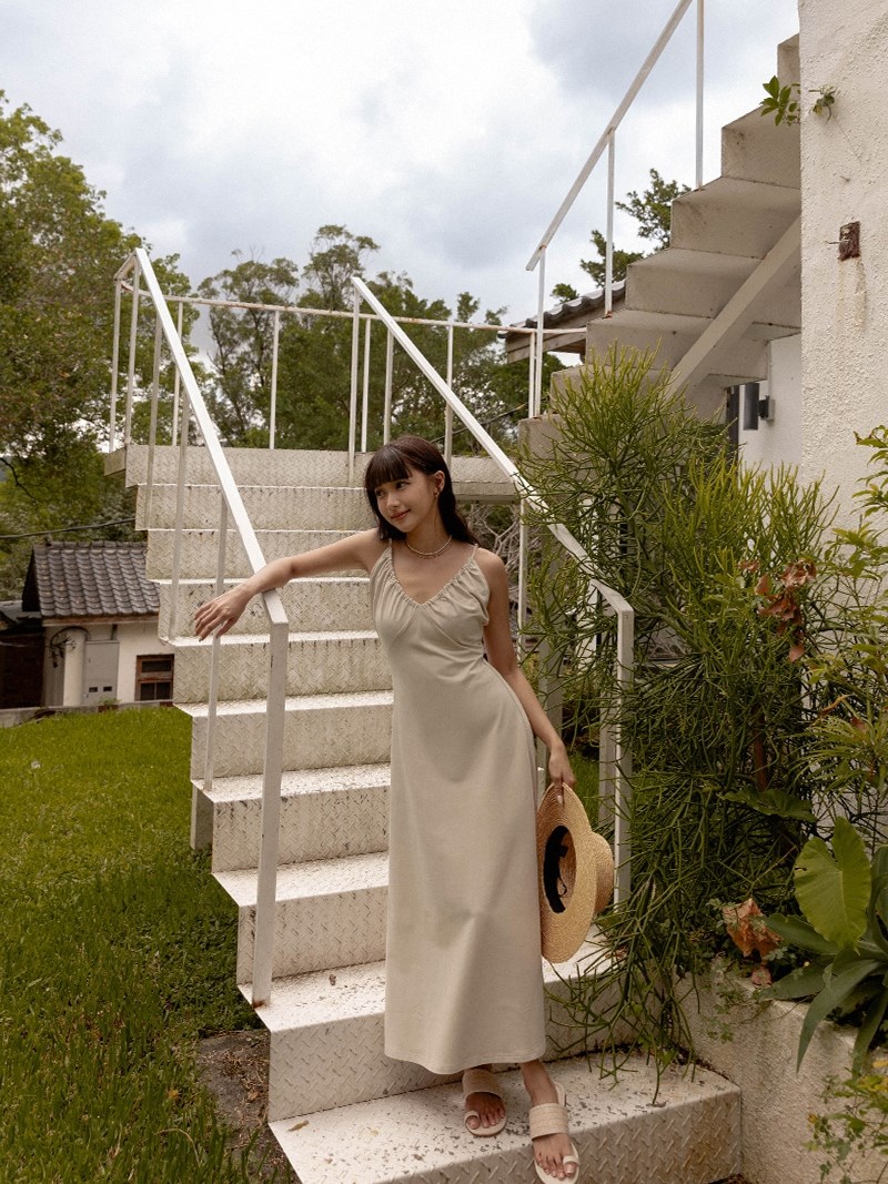 5 mẫu váy liền ăn ảnh, phù hợp để mặc đi du lịch-2