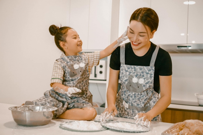 Từng giấu việc mang thai, 9h tối mới ra đường, Á hậu này giờ làm mẹ cực khéo: Tiết lộ 3 quy tắc dạy con an toàn được khen-2