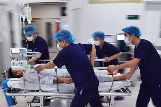 Tai nạn bất ngờ trong đám cưới khiến chú rể phải nhập viện khẩn-1