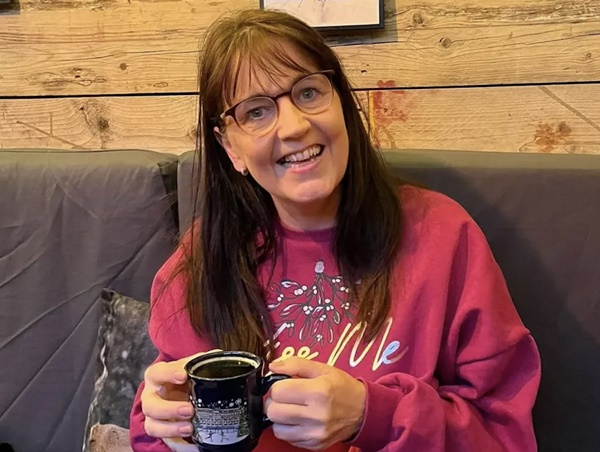 Nghe thấy tiếng vo ve trong tai, người phụ nữ đi khám, phát hiện nguyên nhân gây sốc-1