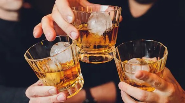 Chàng trai 27 tuổi dùng thứ này mỗi ngày để rồi có nguy cơ rơi vào trạng thái thực vật, nhiều người biết hại nhưng vẫn mê-2