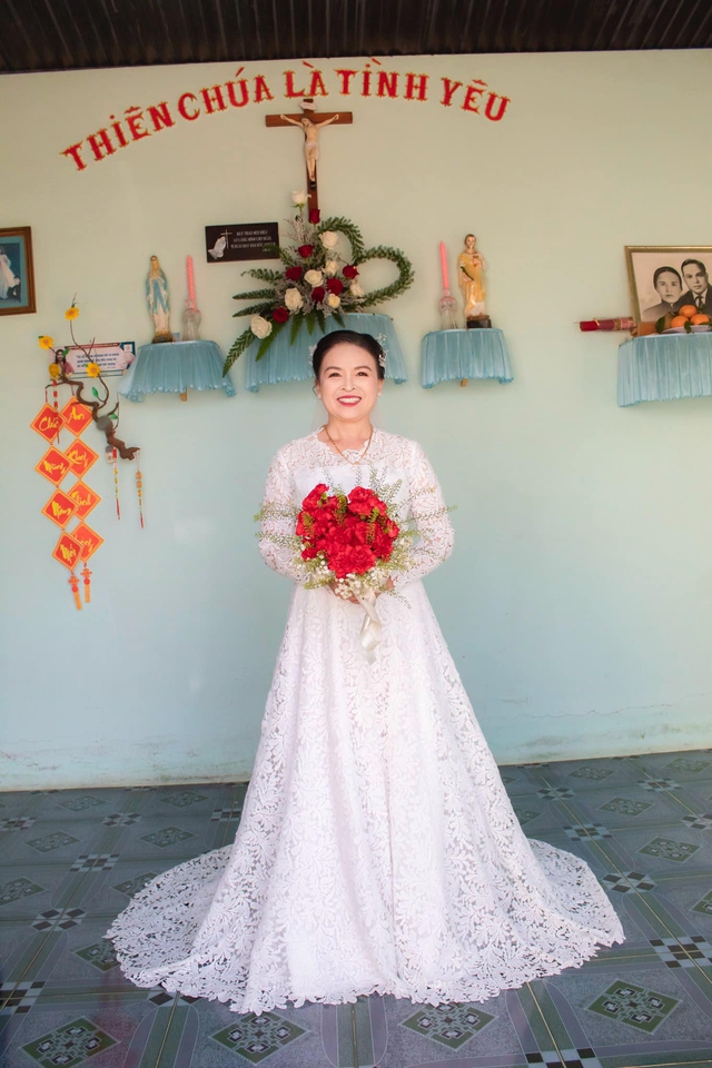 Chồng mất sớm, 20 năm sau nữ thợ may được ông bố 4 con bù đắp bằng đám cưới cổ tích ở Đà Lạt-3