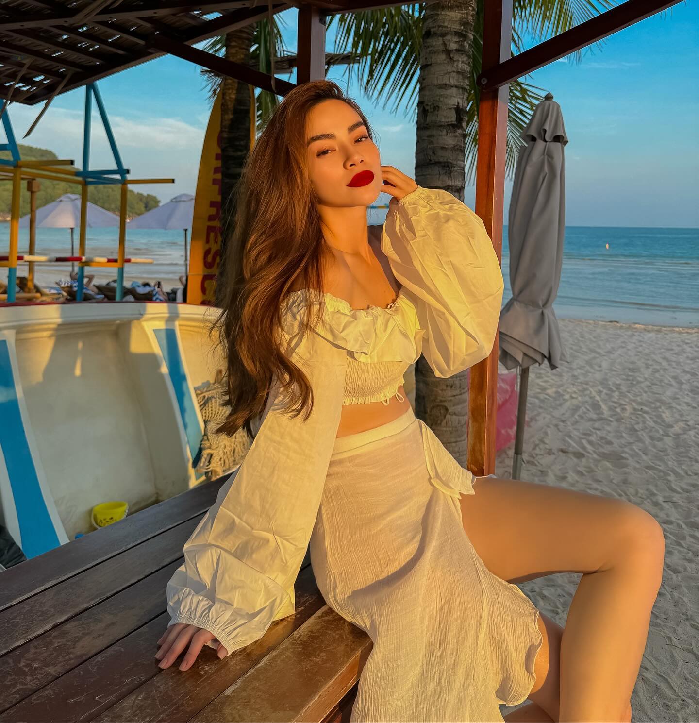 4 mỹ nhân Việt có thời trang đi du lịch đẹp long lanh, ngắm là muốn học theo ngay-1