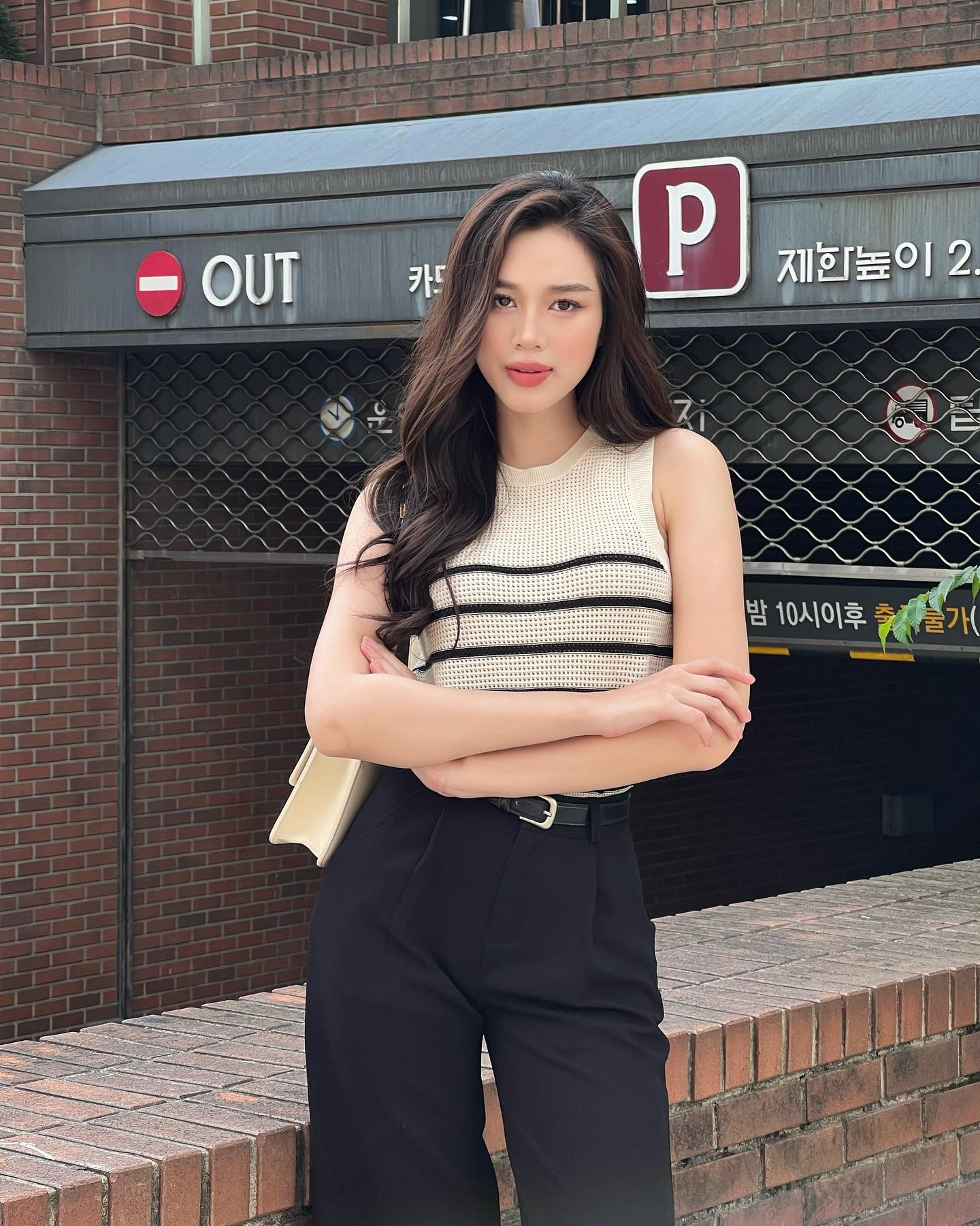 4 mỹ nhân Việt có thời trang đi du lịch đẹp long lanh, ngắm là muốn học theo ngay-12