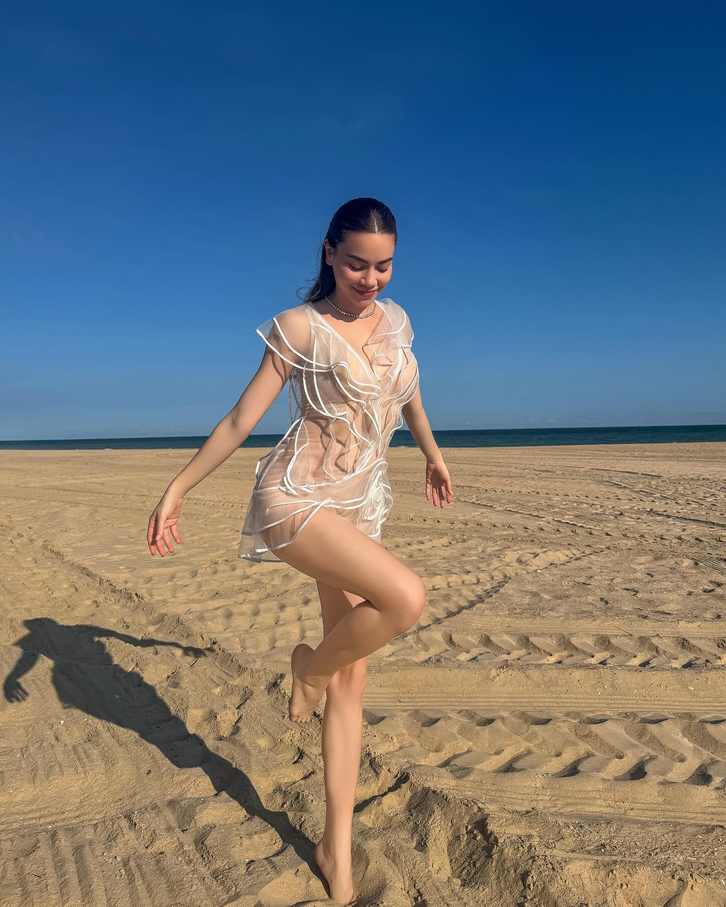 4 mỹ nhân Việt có thời trang đi du lịch đẹp long lanh, ngắm là muốn học theo ngay-3