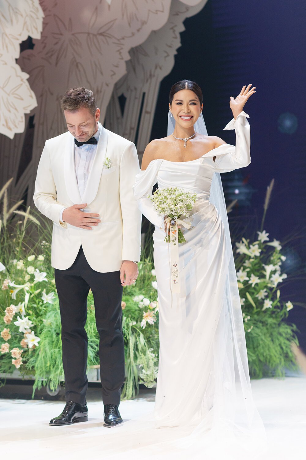 Hoàng Thùy công khai tin nhắn bị hủy mời đám cưới phút chót: Phía Minh Tú lên tiếng làm rõ các chi tiết-5