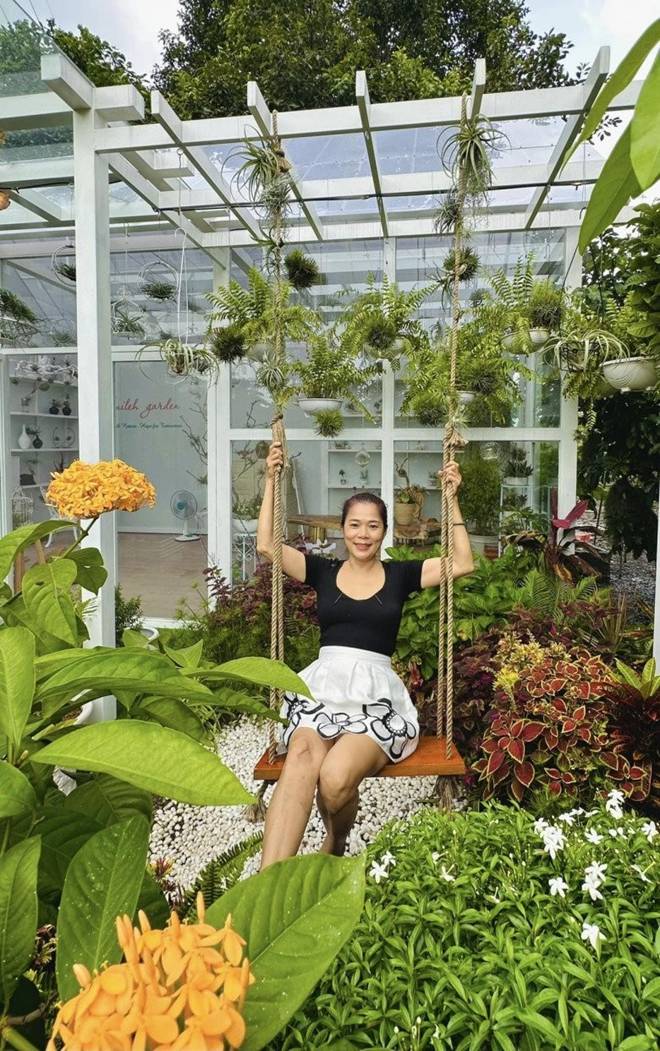 Có khu vườn mát rượi rộng 10.000m2, nữ ca sĩ núp dưới gốc cây trốn cái nóng xì khói của Sài Gòn-2