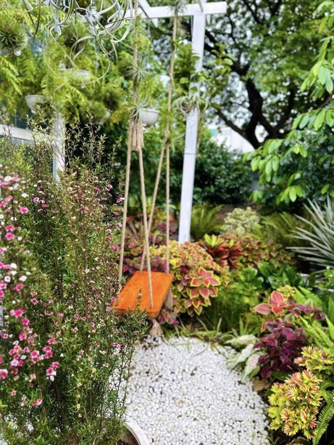 Có khu vườn mát rượi rộng 10.000m2, nữ ca sĩ núp dưới gốc cây trốn cái nóng xì khói của Sài Gòn-3