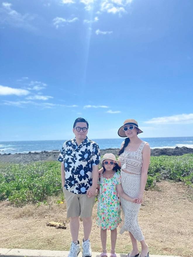 Suýt không nhận ra con gái của Lam Trường và vợ kém 17 tuổi, Yên Lam giờ xinh xắn, chân dài miên man-4