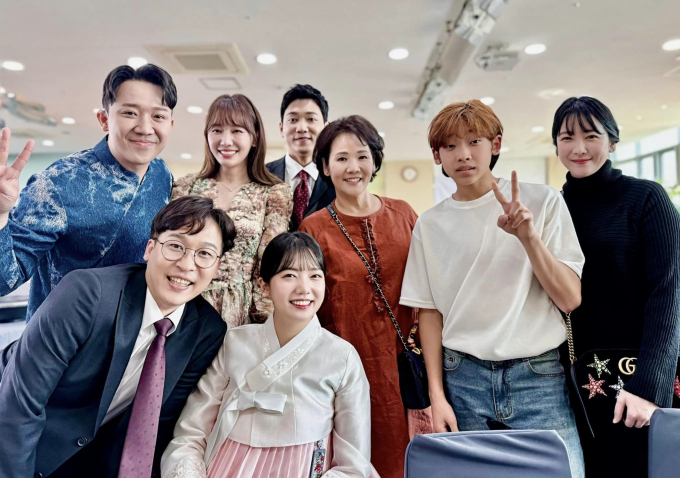 Trấn Thành tự nhận là Park Seo Phi khi người Hàn nói anh giống Park Seo Joon, netizen cảm thán: Giống hết, khác mỗi khuôn mặt-2