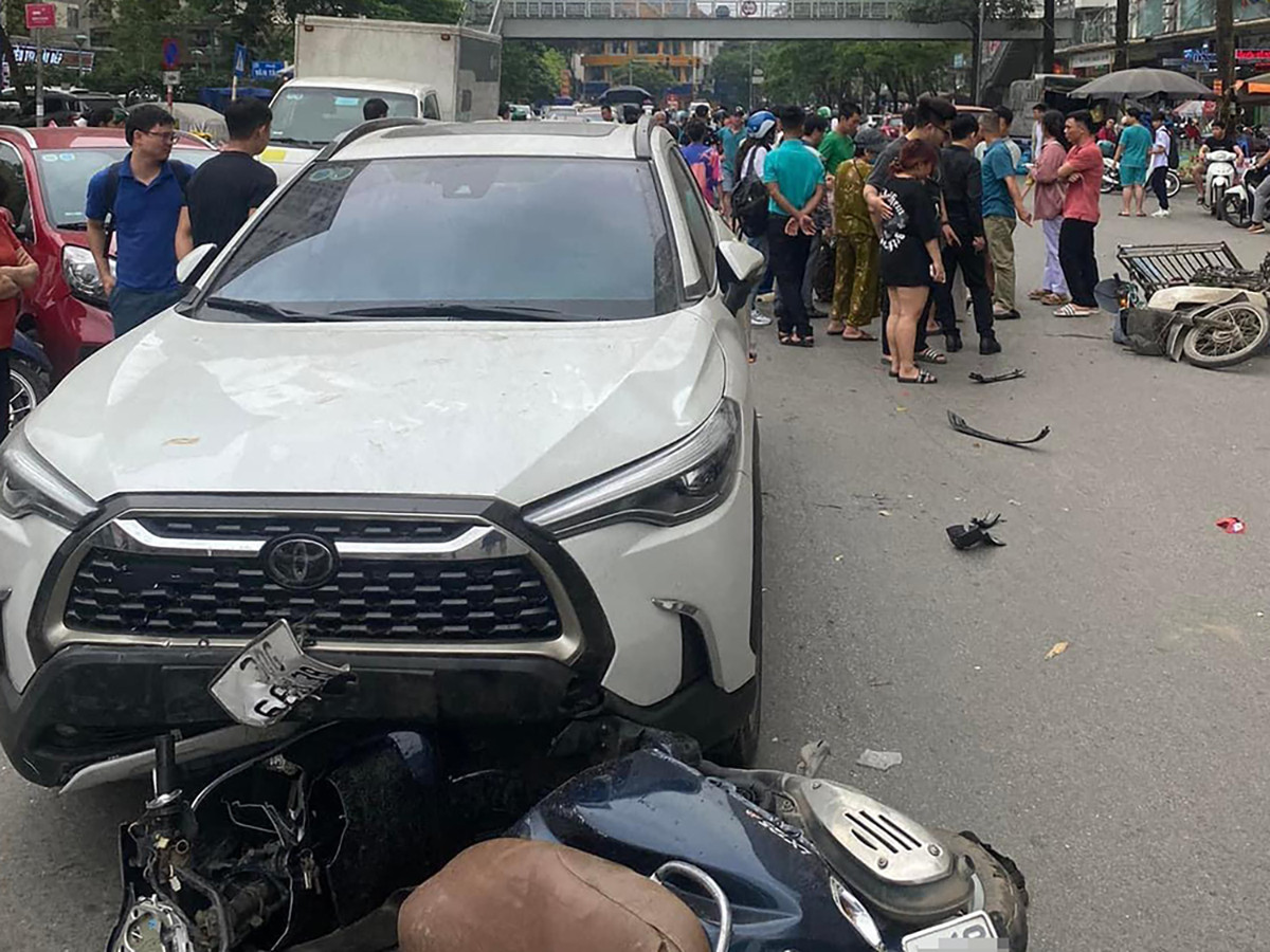 2 người bị thương do nữ tài xế gây tai nạn liên hoàn ở Hà Nội-1