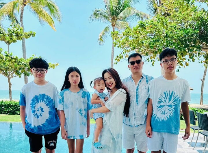 MC Vân Hugo khoe ảnh gia đình, thân thiết với con riêng của chồng-1