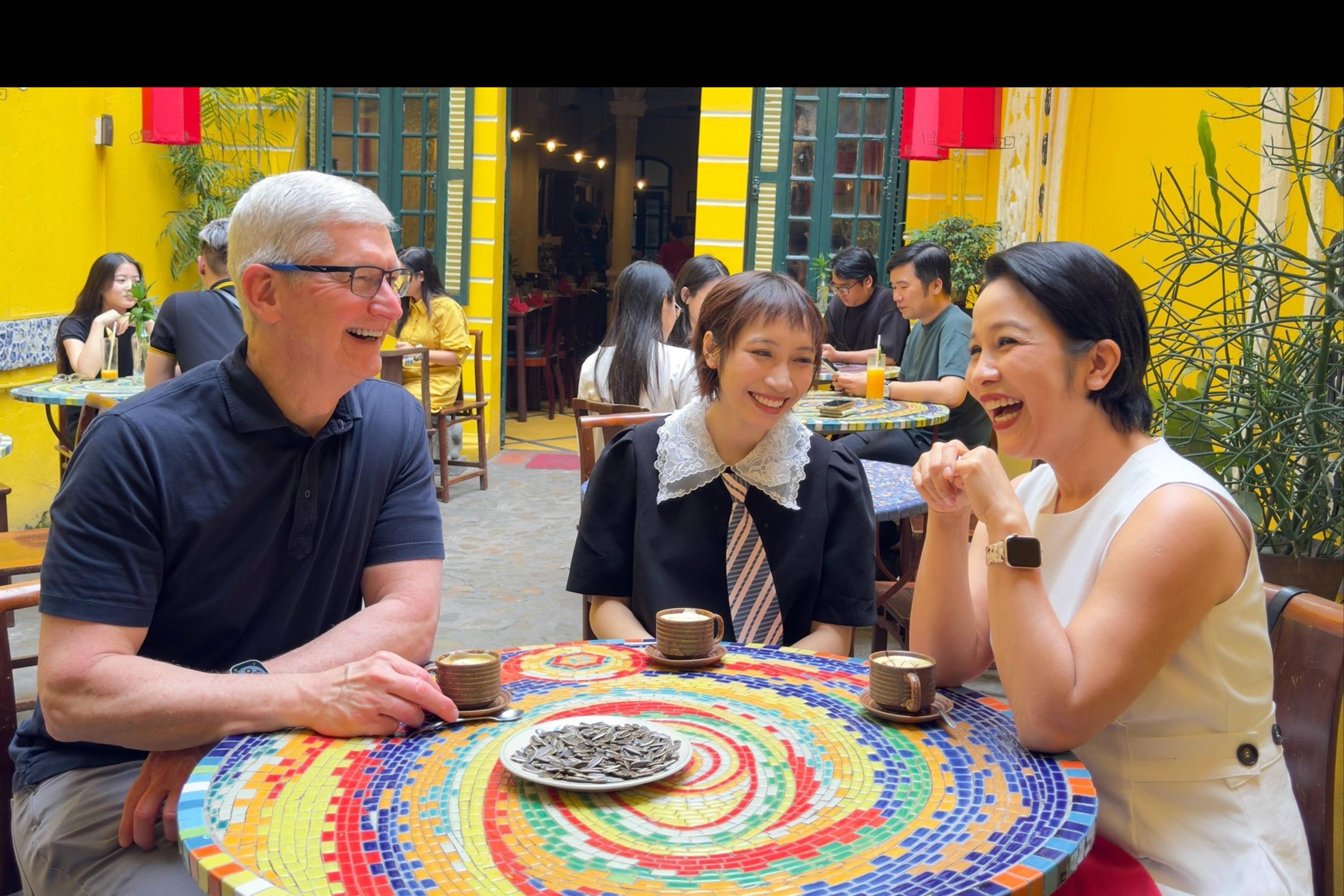 Các tỷ phú ăn gì, chơi ở đâu khi đến Việt Nam-1