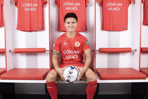 Mẹ bầu Chu Thanh Huyền đau họng vẫn livestream chốt đơn, Quang Hải lo lắng nhắc vợ uống nước nhưng lại bị đuổi ra vì một lý do-4