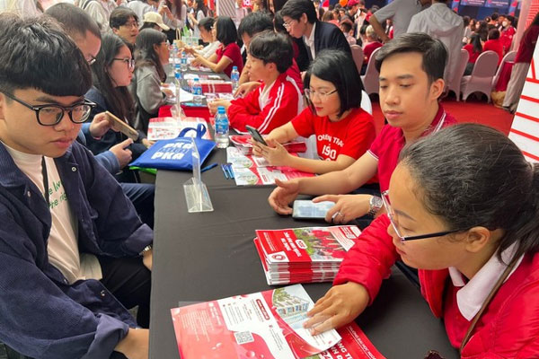 Trường đại học TP.HCM quây bãi xe riêng cho sinh viên nợ môn: Bức ảnh làm giảm uy tín nhà trường-2