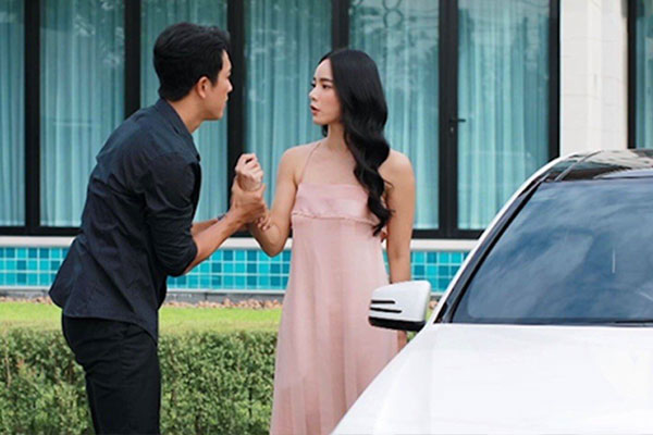 Chi cả chục cây vàng để bồ ly hôn vợ nhưng nhìn mảnh giấy anh ta đưa, tôi tái mặt-1