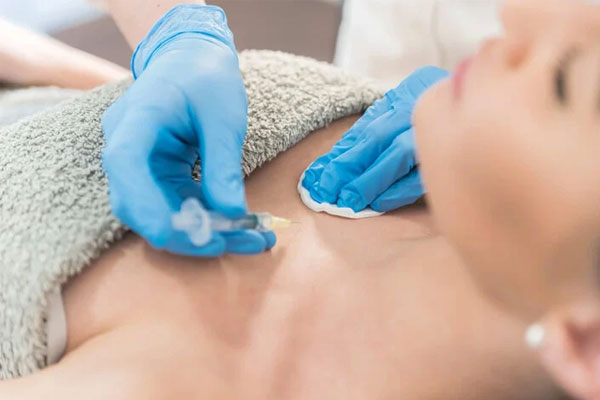 Chi gần 2 tỷ đồng nâng ngực bằng mô tự thân, hóa ra vòng 1 chứa protein lạc đà-1