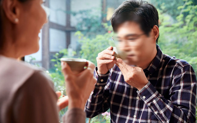 Nhà chồng tặng tôi vàng giả trong ngày cưới để làm màu-1