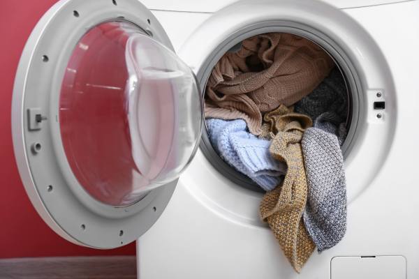 Mắc một sai lầm khi dùng máy giặt, người dùng than thở phơi quần áo mãi mà không khô-1