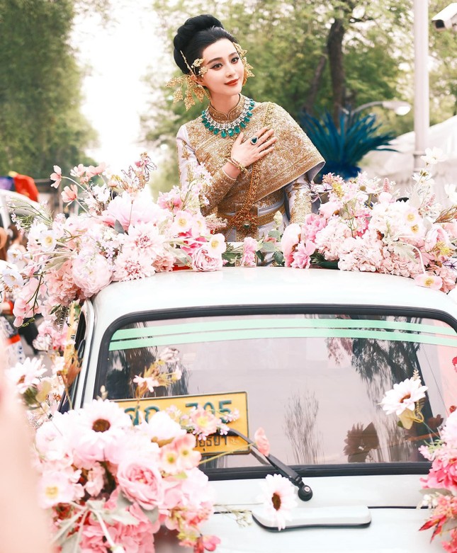 Phạm Băng Băng bị lật tẩy chiêu bài ở lễ hội té nước-1