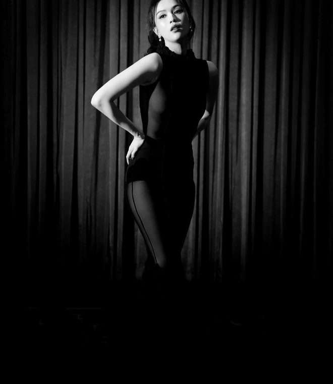 Ngọc Trinh gợi cảm trở lại: Diện đầm xuyên thấu hở bạo, body đúng là miễn chê!-4