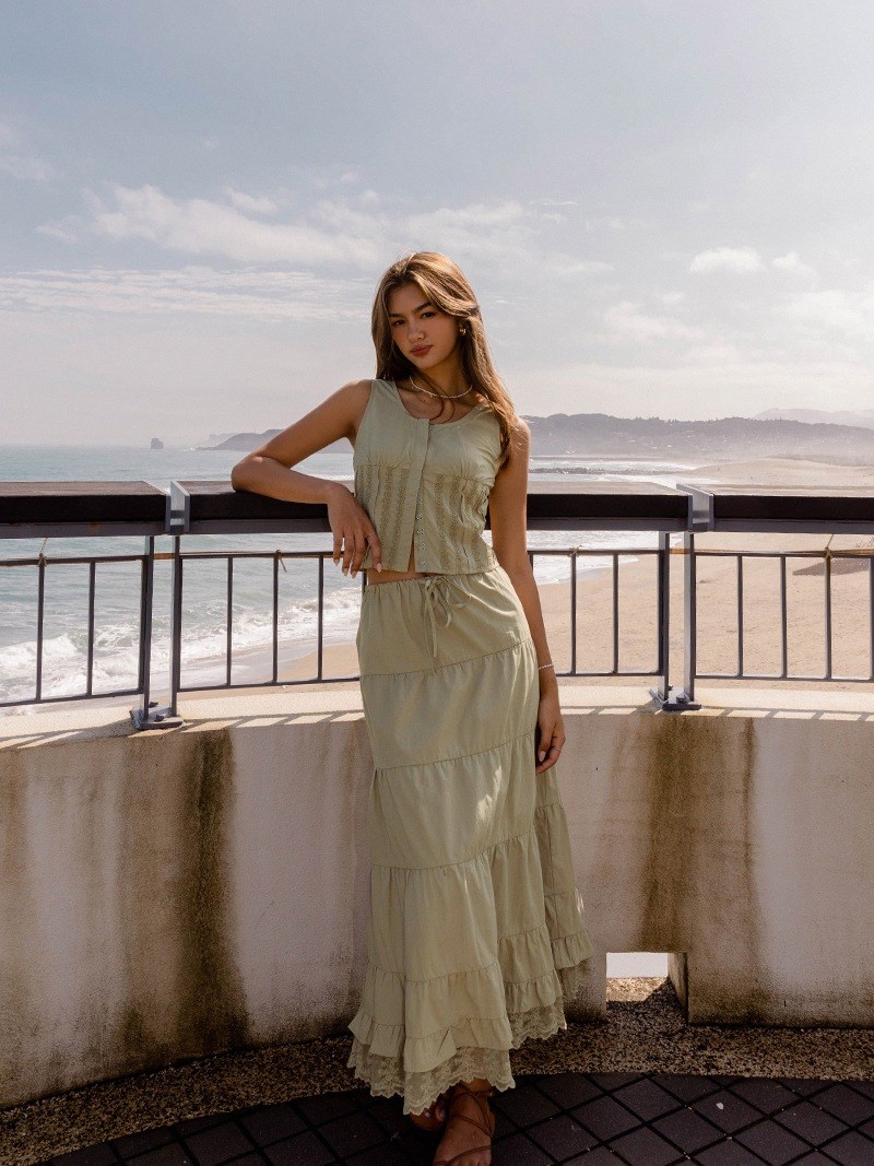 10 cách mặc chân váy giúp phong cách đi du lịch nổi bật hơn-1