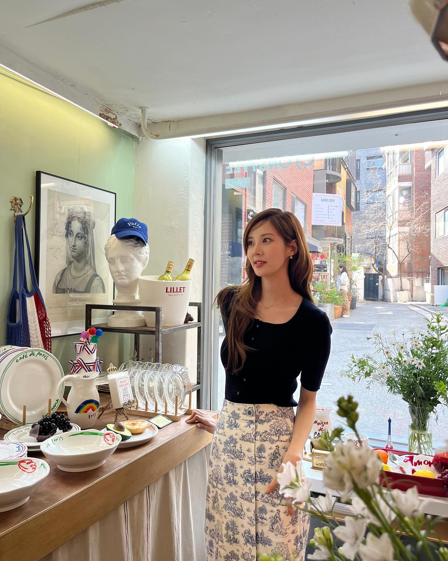 10 cách mặc chân váy giúp phong cách đi du lịch nổi bật hơn-9