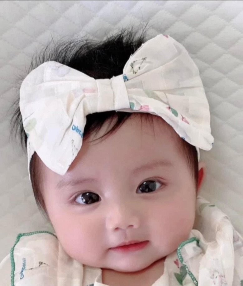 Bố họ Quan đặt tên cho con gái độc nhất vô nhị, cô giáo không dám gọi tên vì cả lớp sẽ phá lên cười-3