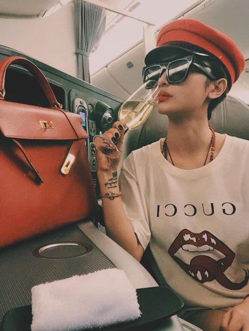 Vợ đại gia có nhiều siêu xe nhất nhì Việt Nam: Cuộc sống sang chảnh không ai bằng, sở hữu chiếc đồng hồ cả thế giới chỉ có 7 chiếc-9