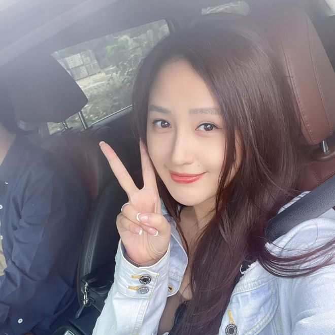 Hậu xác nhận có người yêu, Mai Phương Thúy tung hint chuẩn bị lên xe hoa?-3