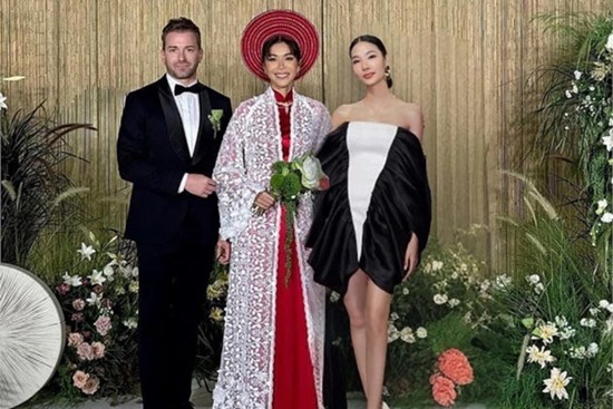 Rộ ảnh Hoàng Thùy chụp chung với vợ chồng Minh Tú ở đám cưới, chuyện gì đây?