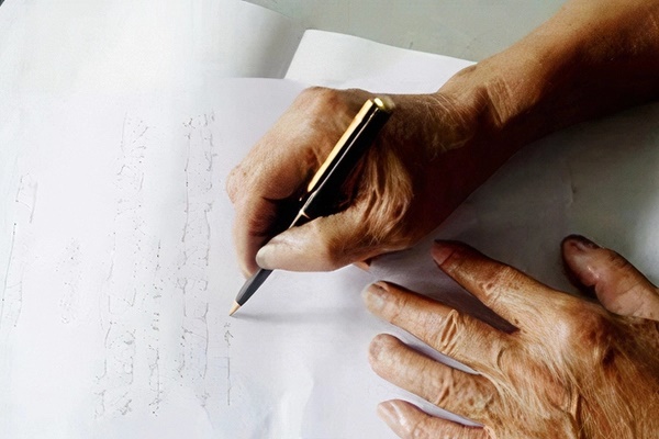 Cụ ông có 15 tỷ đồng nhưng không thừa kế cho con trai 1 đồng: Phản ứng lạ của người con sau khi đọc hết bản di chúc-1