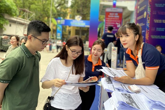 Du lịch vật lộn vì vé máy bay ‘nóng’, lịch nghỉ 30/4 ‘chốt’ muộn