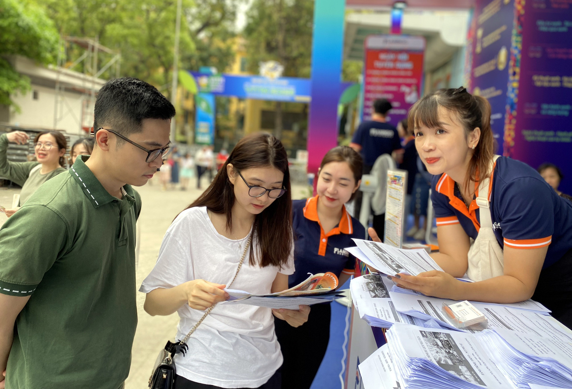 Du lịch vật lộn vì vé máy bay ‘nóng’, lịch nghỉ 30/4 ‘chốt’ muộn-2