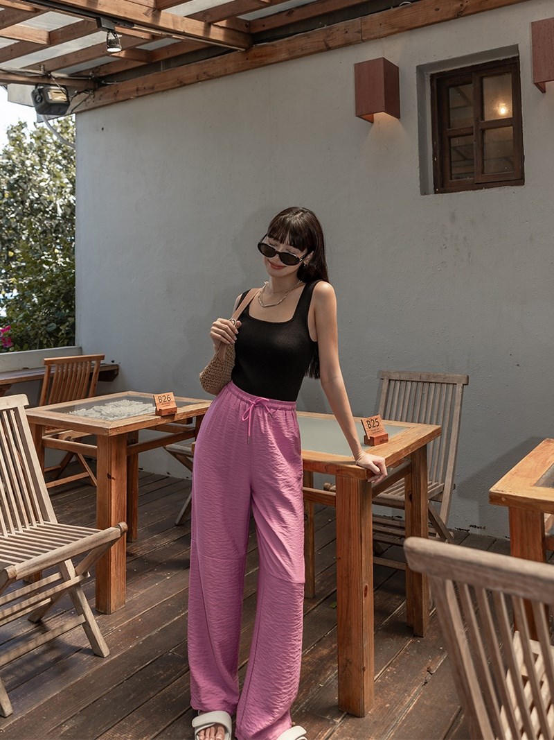 10 cách diện quần dài trẻ trung, nổi bật khi đi du lịch-1