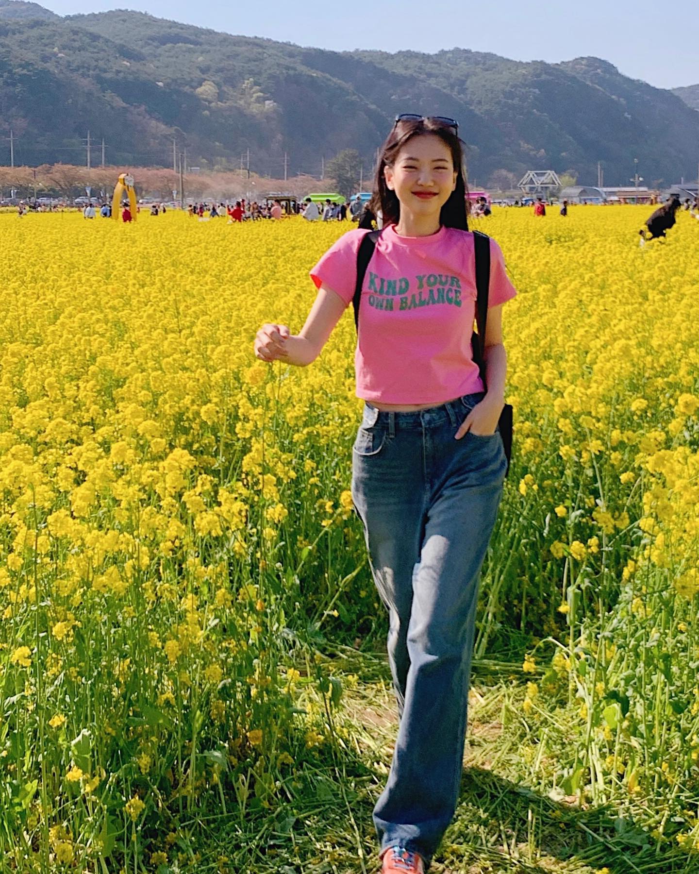 10 cách diện quần dài trẻ trung, nổi bật khi đi du lịch-2