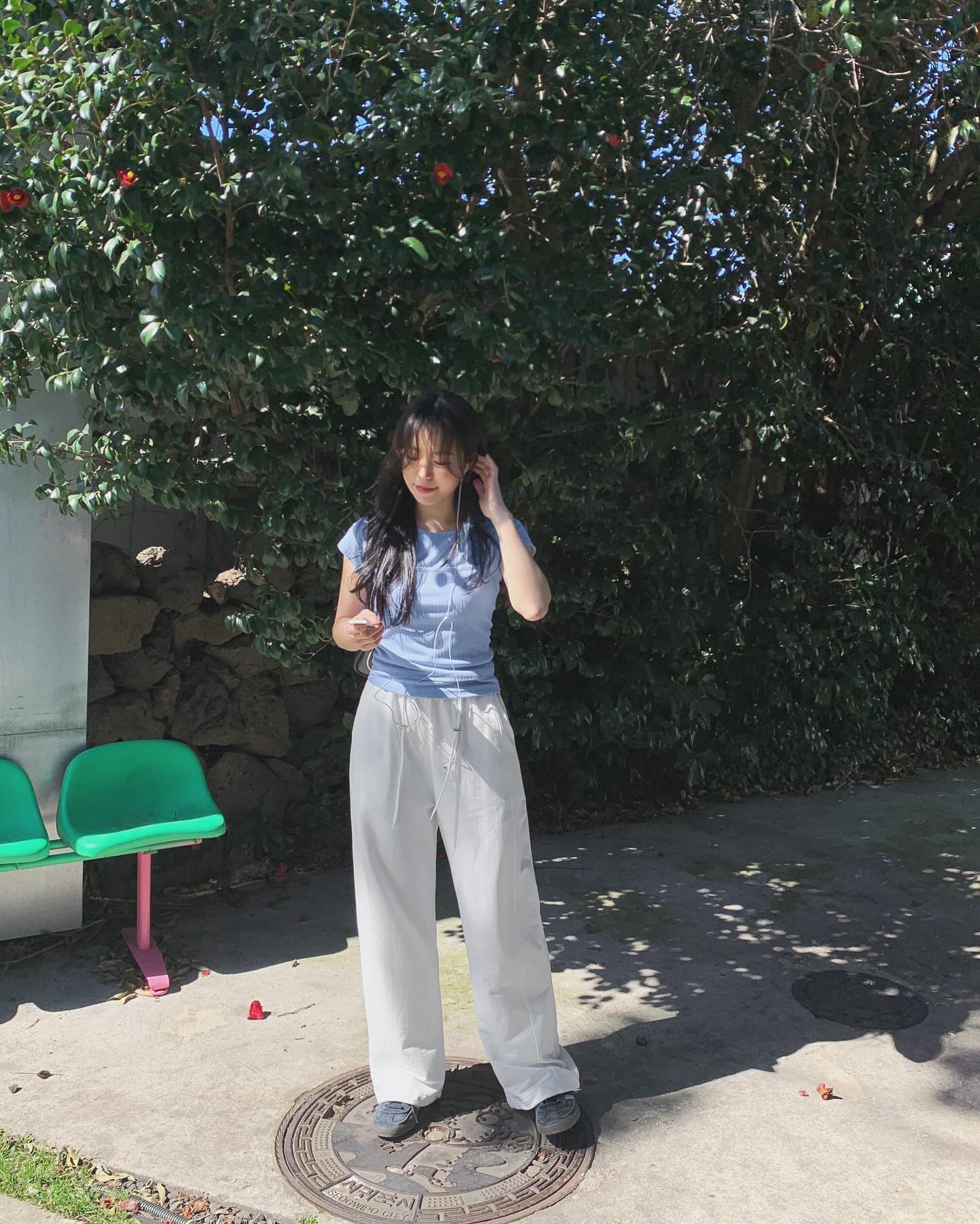 10 cách diện quần dài trẻ trung, nổi bật khi đi du lịch-4