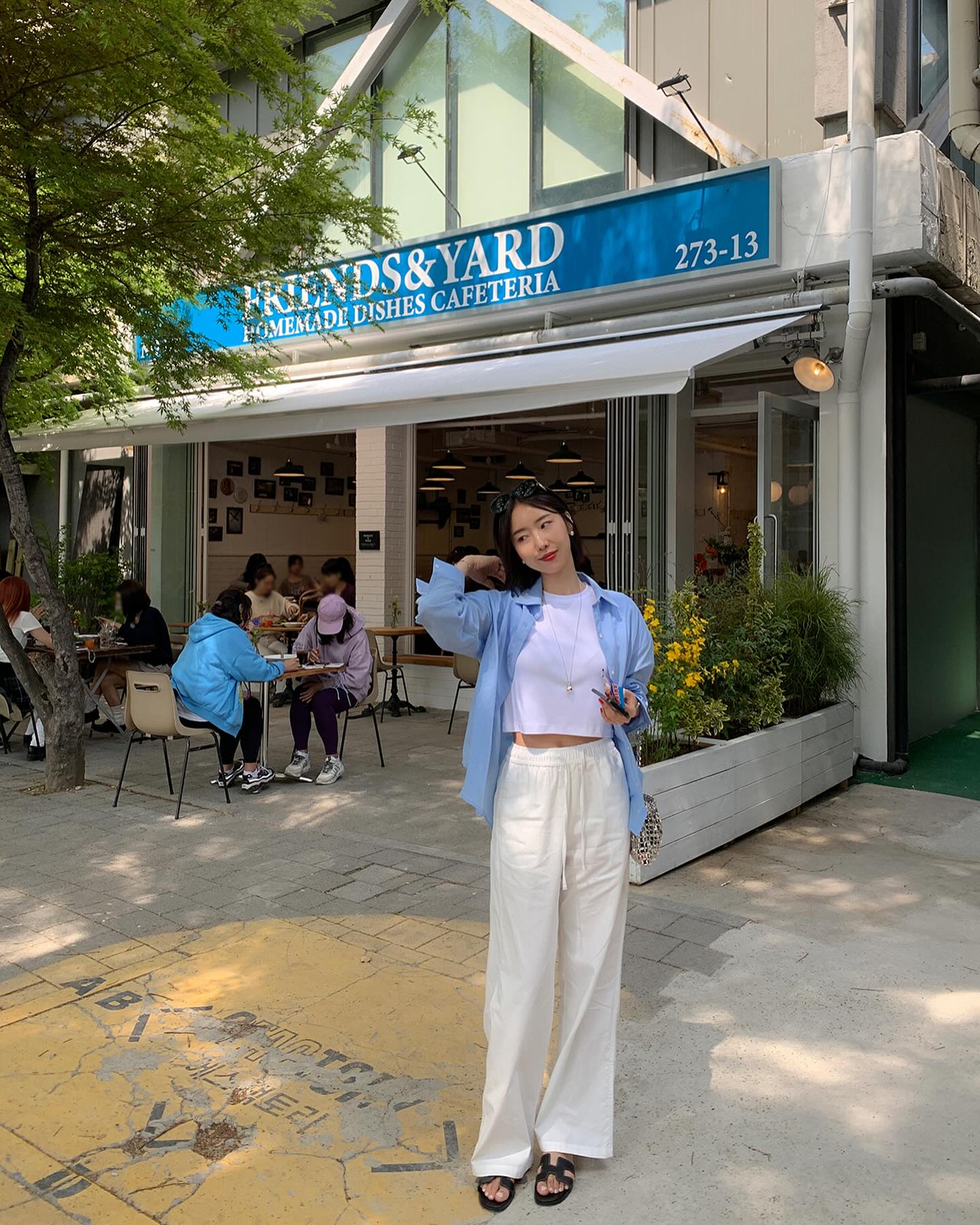 10 cách diện quần dài trẻ trung, nổi bật khi đi du lịch-8