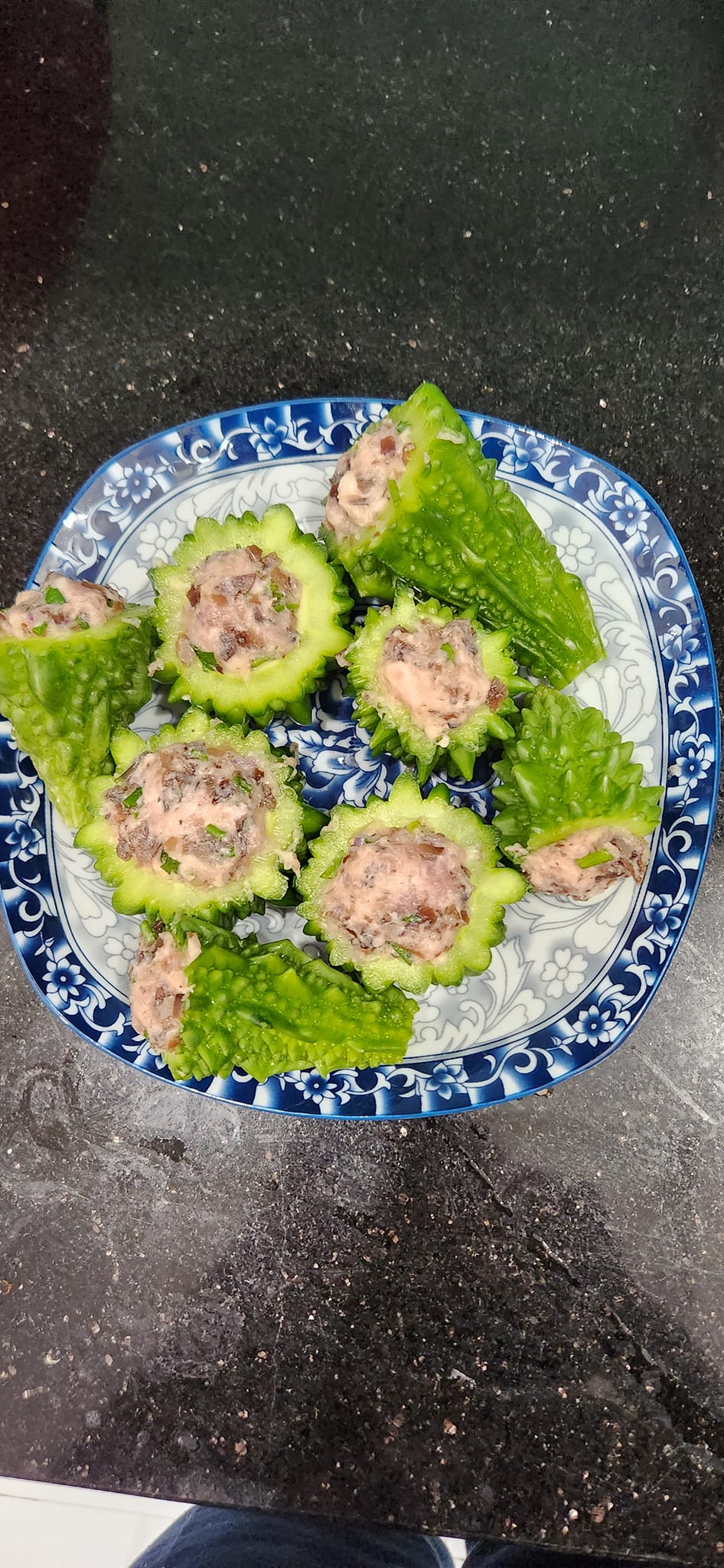 Mẹ đảm mê trồng cây sân thượng: Rau củ ăn quanh năm không hết phải mang tặng, vườn đẹp đến nỗi đồng nghiệp lẫn học sinh mầm non đến check-in-37