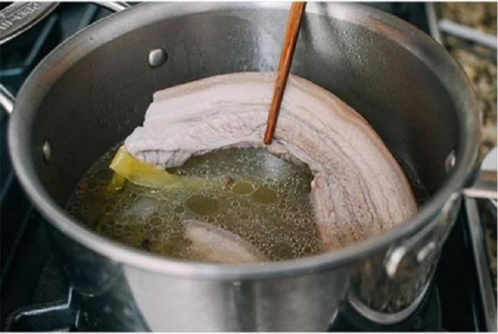 Luộc thịt nên đợi nước sôi hay cho vào ngay từ lúc nước lạnh? Thì ra bấy lâu rất nhiều người hiểu sai-2