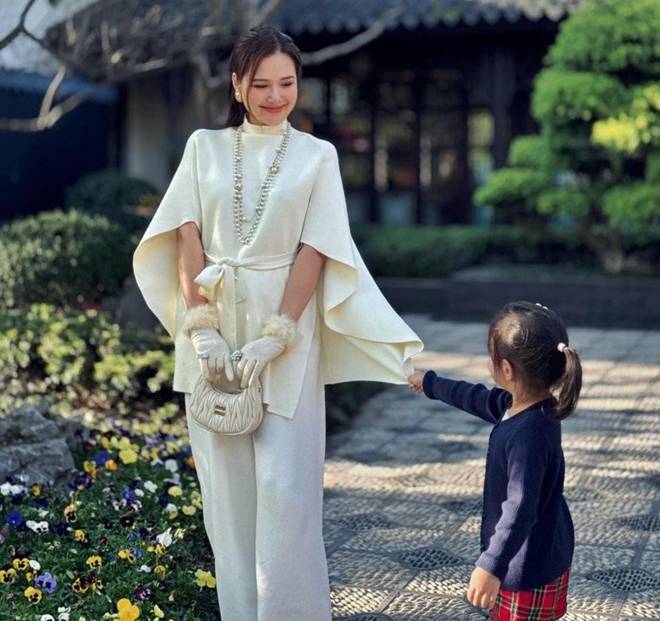 Phu nhân tập đoàn nghìn tỷ Phanh Lee 2 năm cấn bầu 2 lần, cảnh bỉm sữa không sướng như dân tình nghĩ-3