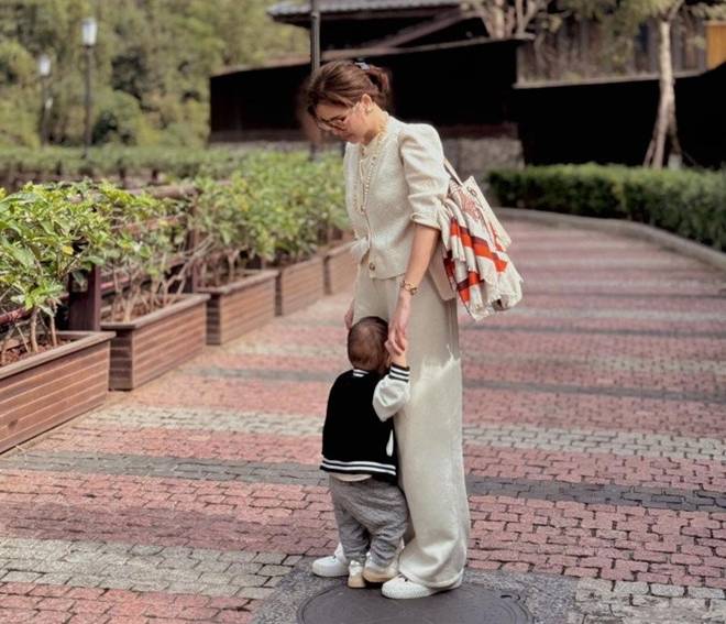 Phu nhân tập đoàn nghìn tỷ Phanh Lee 2 năm cấn bầu 2 lần, cảnh bỉm sữa không sướng như dân tình nghĩ-5