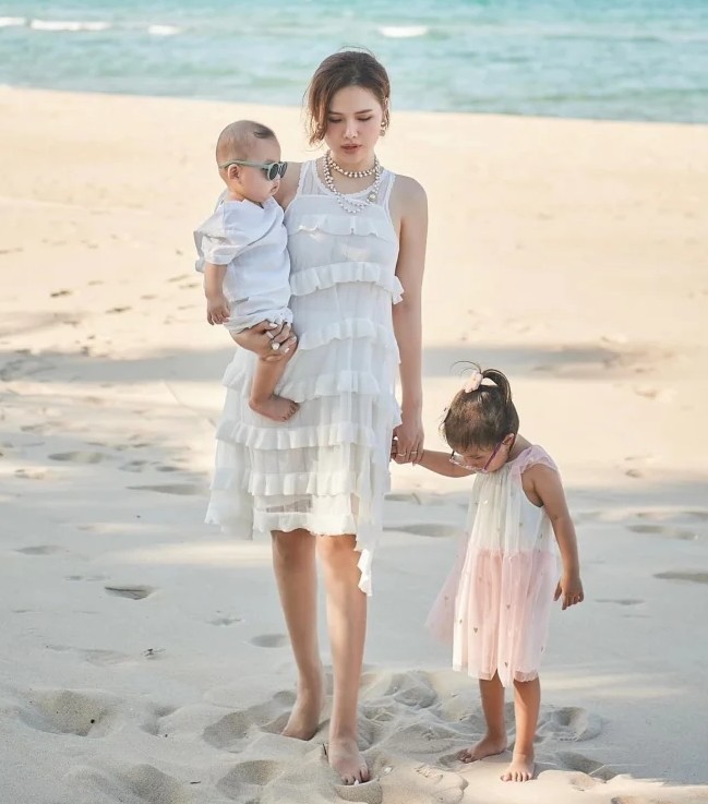 Phu nhân tập đoàn nghìn tỷ Phanh Lee 2 năm cấn bầu 2 lần, cảnh bỉm sữa không sướng như dân tình nghĩ-7