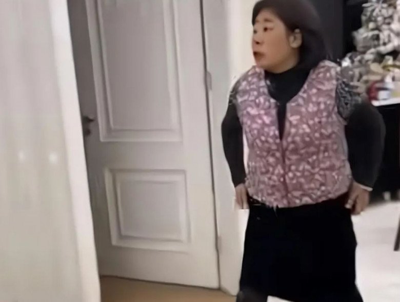 Nghe con dâu đòi ly hôn, mẹ chồng giải quyết mâu thuẫn giữa hai vợ chồng chỉ trong 3 giây-2