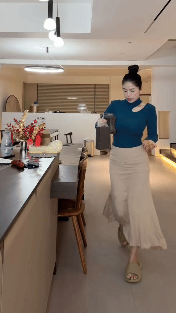 Bán 2 tấn hàng sau khi lên sóng 1 phút, mẹ 4 con nổi đình đám mời luôn dàn nghệ sĩ lên livestream chốt đơn giàu cỡ nào?-6