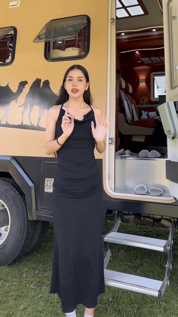 Bán 2 tấn hàng sau khi lên sóng 1 phút, mẹ 4 con nổi đình đám mời luôn dàn nghệ sĩ lên livestream chốt đơn giàu cỡ nào?-10